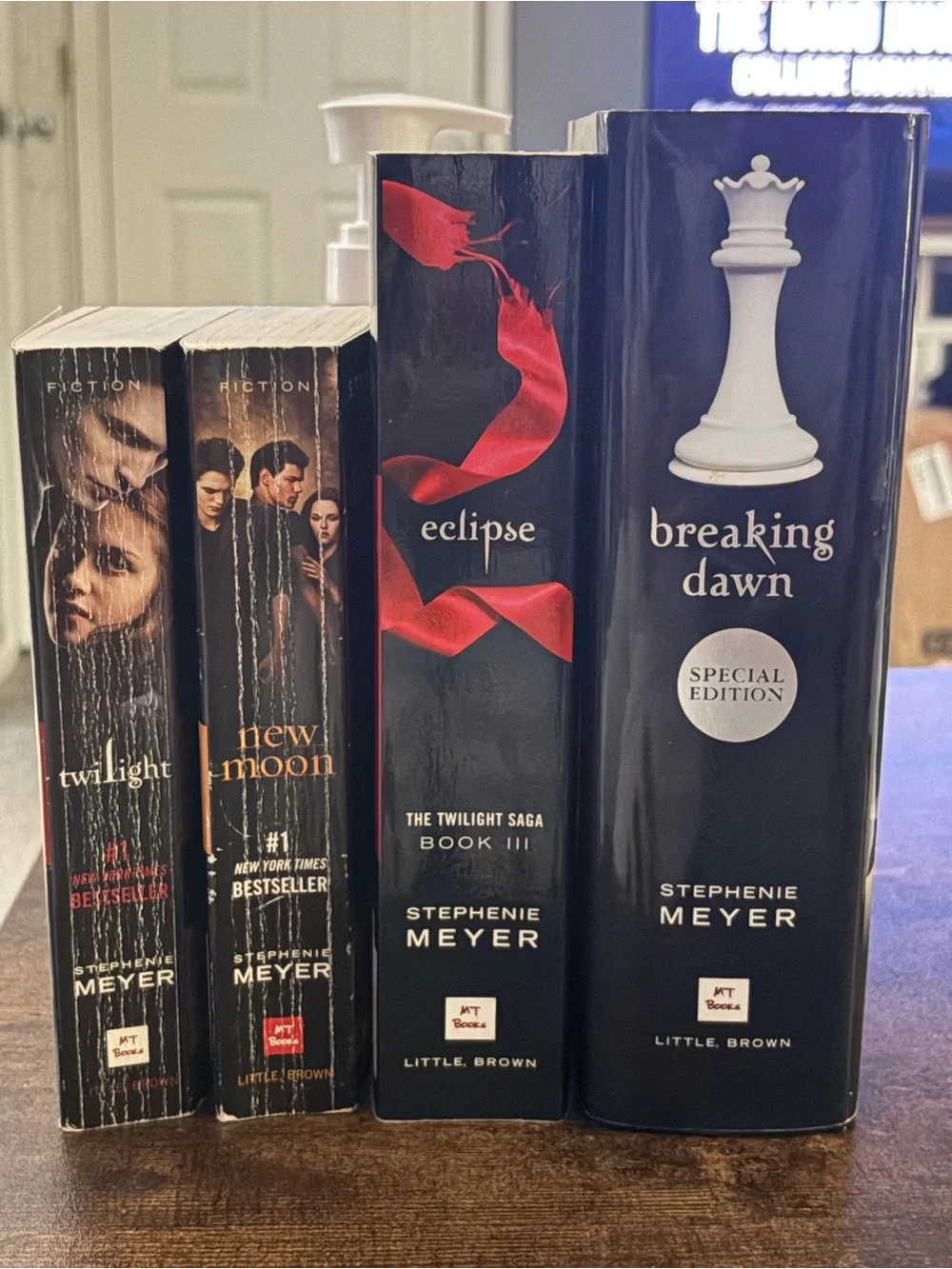Twilight Saga Boxed Book Set - Black and Red
